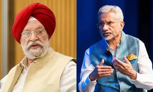 గల్ఫ్ దేశాల్లో కేంద్ర మంత్రులు.. ఏం జరుగుతోంది..?