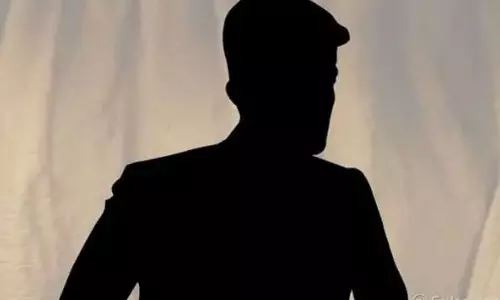 మూడుసార్లు ఫెయిల్..అమ్మాయిల వెంట హీరో!