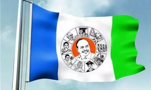 కేరళం మీదుగా ఏపీకి కాంగ్రెస్ గాలి...వైసీపీకి వడగాలి ?