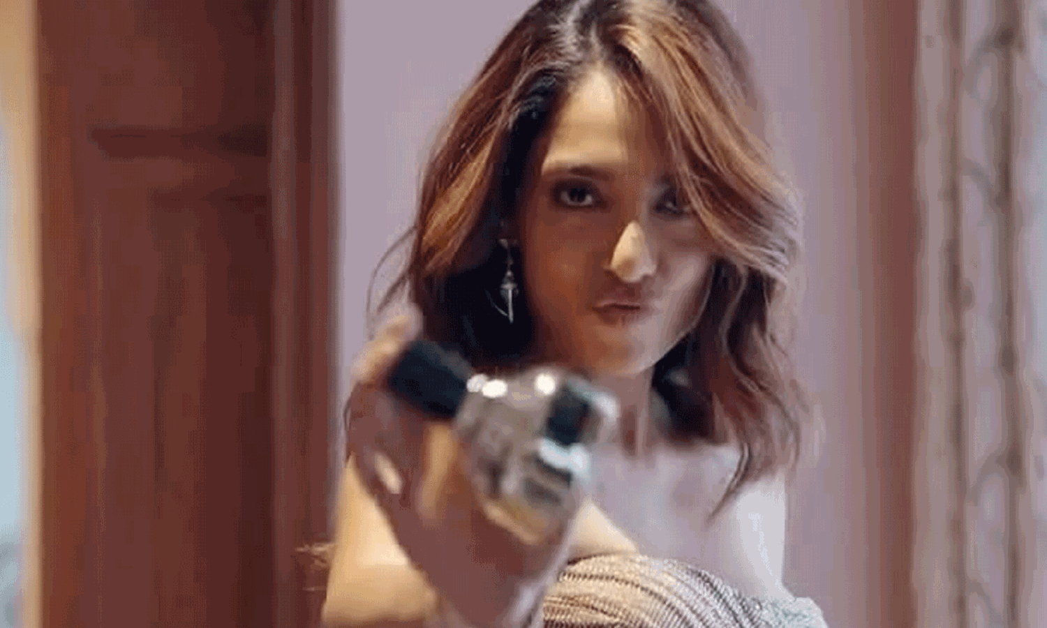 శోభితకు సినిమాలతో పని లేకుండా ఏడాదికి 10కోట్ల ఆదాయం? శోభితకు సినిమాలతో పని లేకుండా ఏడాదికి 10కోట్ల ఆదాయం?