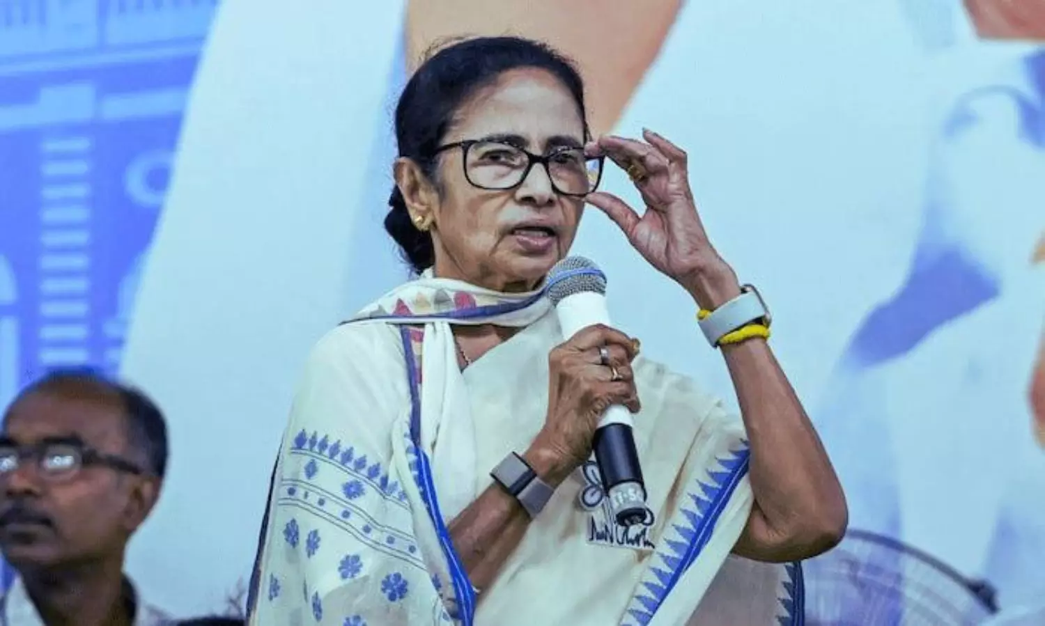 దీదీపై ట్రోలింగ్.. మూమూలుగా లేదు!