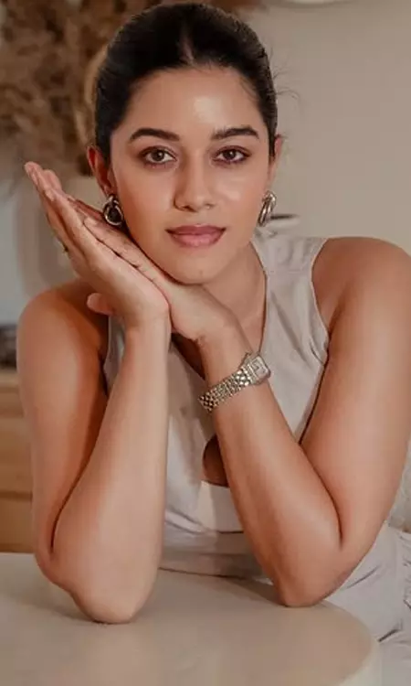 Mirnalini Ravi Radiates Elegance in Soft Floral Frames