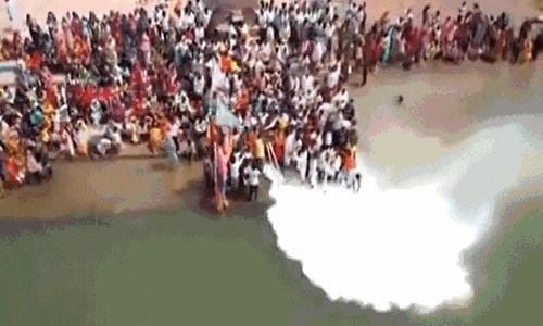 వైరల్ వీడియో.. 11 వేల లీటర్లు నది‘పాలు’.. ఆలోచింప చేస్తున్న దృశ్యాలు..!