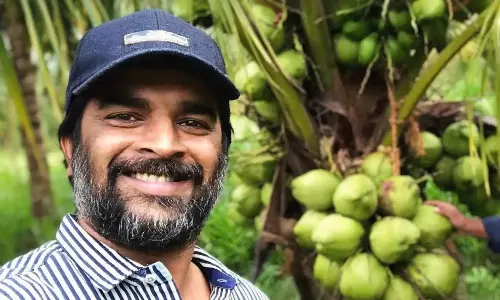 రైతు బాంధ‌వుడు: ఎండిపోయిన బంజ‌రులో స్టార్ హీరో ప‌చ్చ‌ని కొబ్బ‌రి తోట‌