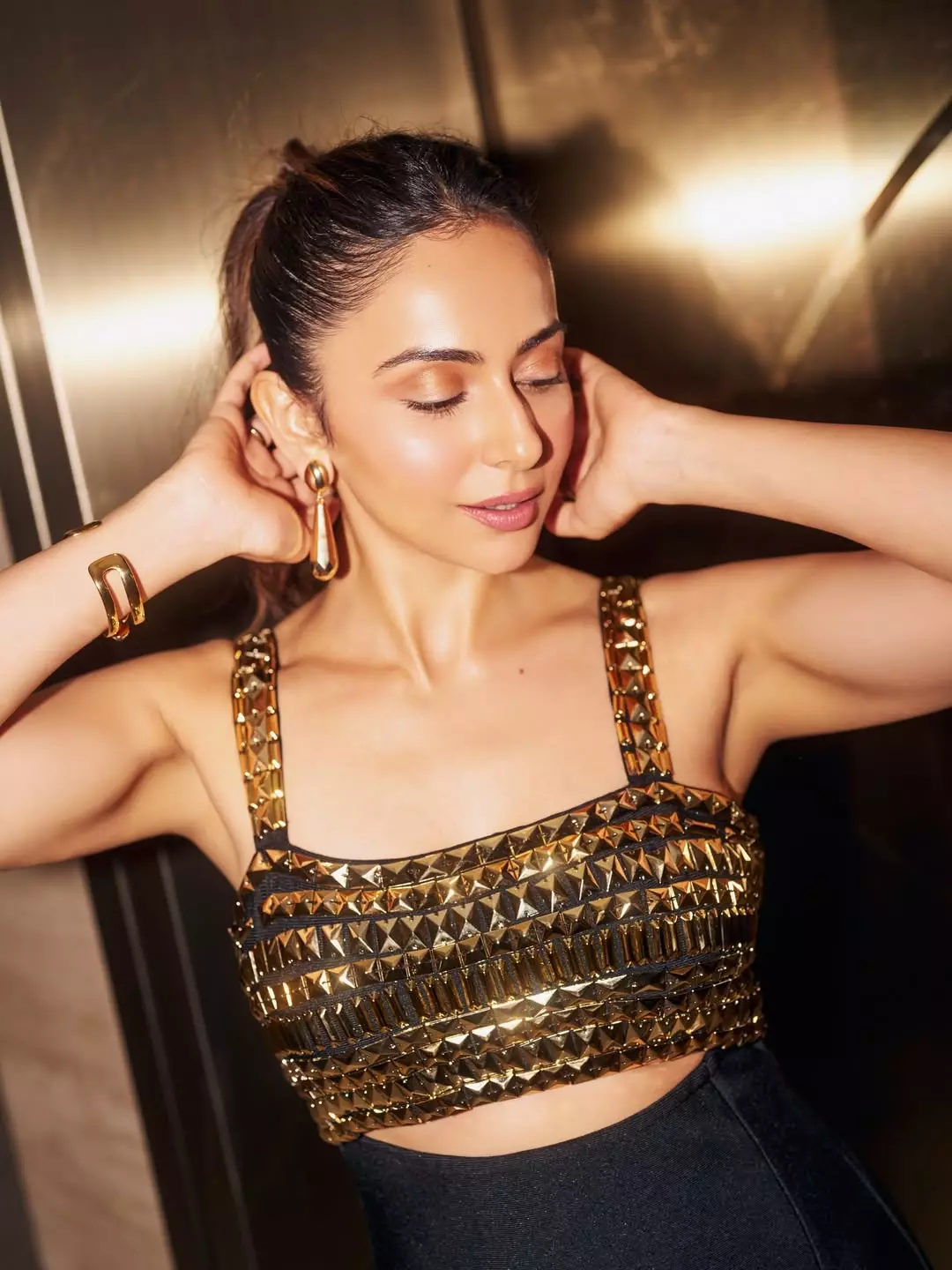 Rakul Preet Singh Stuns in Black & Gold Glam Look, Sets Weekend Mood On Fire Rakul Preet Singh Stuns in Black & Gold Glam Look, Sets Weekend Mood On Fire