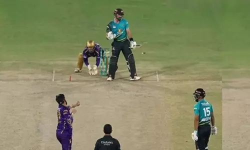 పీఎస్ఎల్ లో వింత ఘటన: బౌలర్ ఆగితే.. నేనూ ఆగుతా.. పాక్ స్పిన్నర్ తారిఖ్‌కు డారిల్ మిచెల్ మైండ్ గేమ్ షాక్