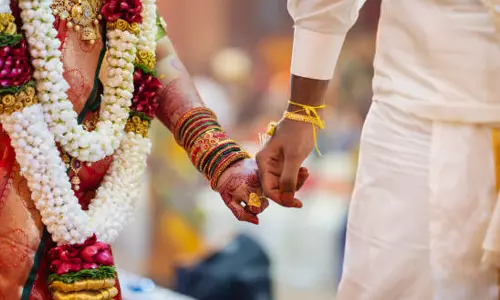 పెళ్లి పత్రికల్లో డేట్ ఆఫ్ బర్త్ తప్పనిసరి ప్రభుత్వం కఠిన నిర్ణయం.. స్వాగతిస్తున్న నెటిజన్లు..