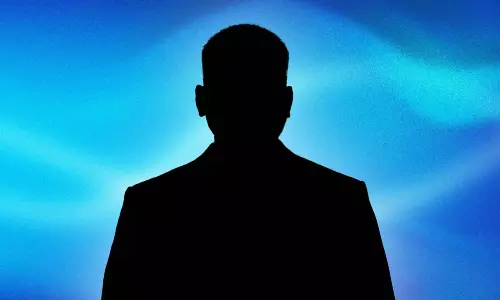 ఒక్క మూవీ దెబ్బ‌తో రైట‌ర్‌గా మారిన‌ డైరెక్ట‌ర్‌!