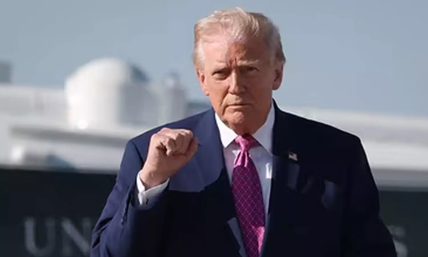 ట్రంప్ భారీ ప్రాజెక్టు షురూ.. భారీ విజయ తోరణం