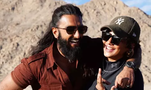 పుష్పలో బన్నీ.. కల్కిలో బిగ్ బి.. ధురంధర్ లో హాంటింగ్ ఘోస్ట్.. అందరి వెనుక ఆమే