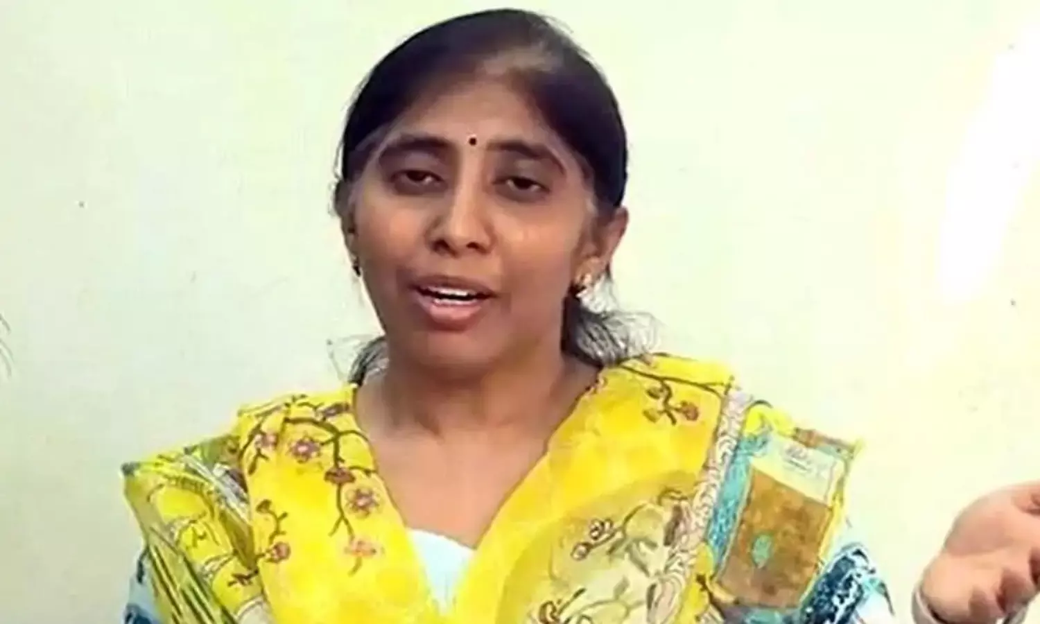 మళ్లీ కోర్టుకు వైఎస్ సునీత.. వివేకా హత్య కేసులో కీలక పరిణామం మళ్లీ కోర్టుకు వైఎస్ సునీత.. వివేకా హత్య కేసులో కీలక పరిణామం