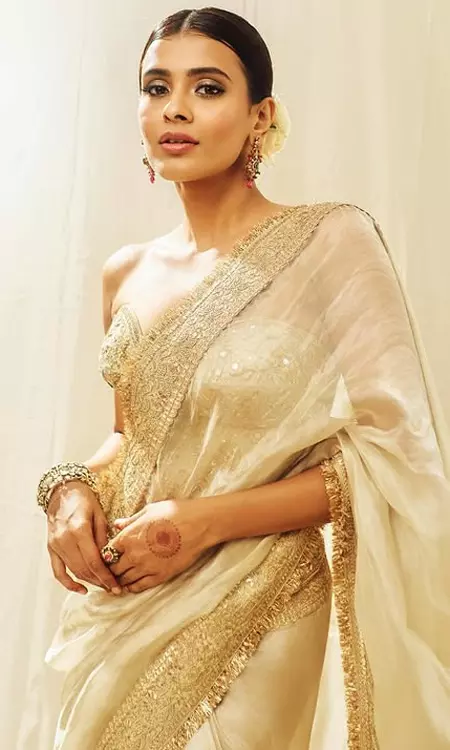 Hebah Patel’s Regal Look Steals Hearts
