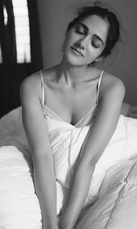 Simran Chaudhary’s Bed Head Is Must See