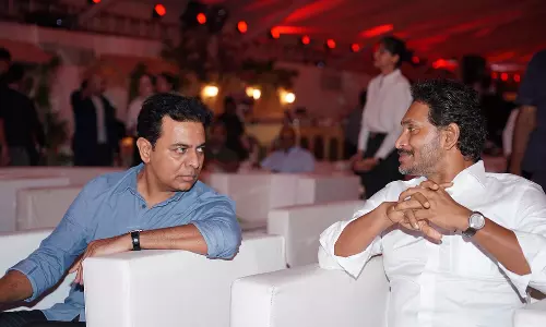 జగన్ కేటీఆర్ ఒకేసారి...2027 లో ఏం జరగబోతోంది ?