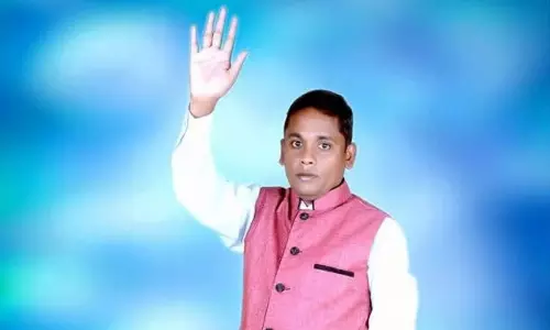 మూడు రోజుల్లో మూడు జాతీయ పార్టీల నుంచి నామినేషన్.. ఊసరవెల్లికే పాఠాలు నేర్పుతున్న అభ్యర్థి..