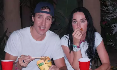 పాప్ సింగర్ తో ప్రేమాయణం నడుపుతున్న మాజీ ప్రధాని.. ప్రపంచంలో తీవ్ర చర్చ..