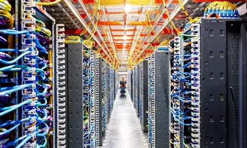 డేటా సెంటర్స్: అమెరికా వెనక్కి తగ్గింది.. ఆంధ్రప్రదేశ్ ఆలోచన చేయాలా?