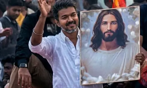 ఏసుక్రీస్తు ఫోటోతో విజయ్ ప్రచారం.. నిజమెంత? తలనొప్పులెన్ని?