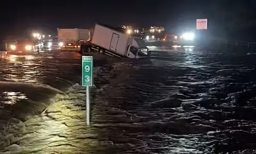 ఎడారి దేశంలో వరదలు.. షాక్ తిన్న దేశస్తులు..