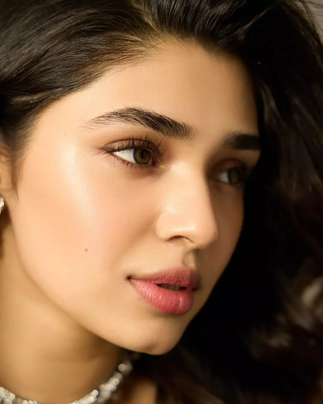 Krithi Shetty Stuns in Black Strapless Gown with Dreamy Look Krithi Shetty Stuns in Black Strapless Gown with Dreamy Look