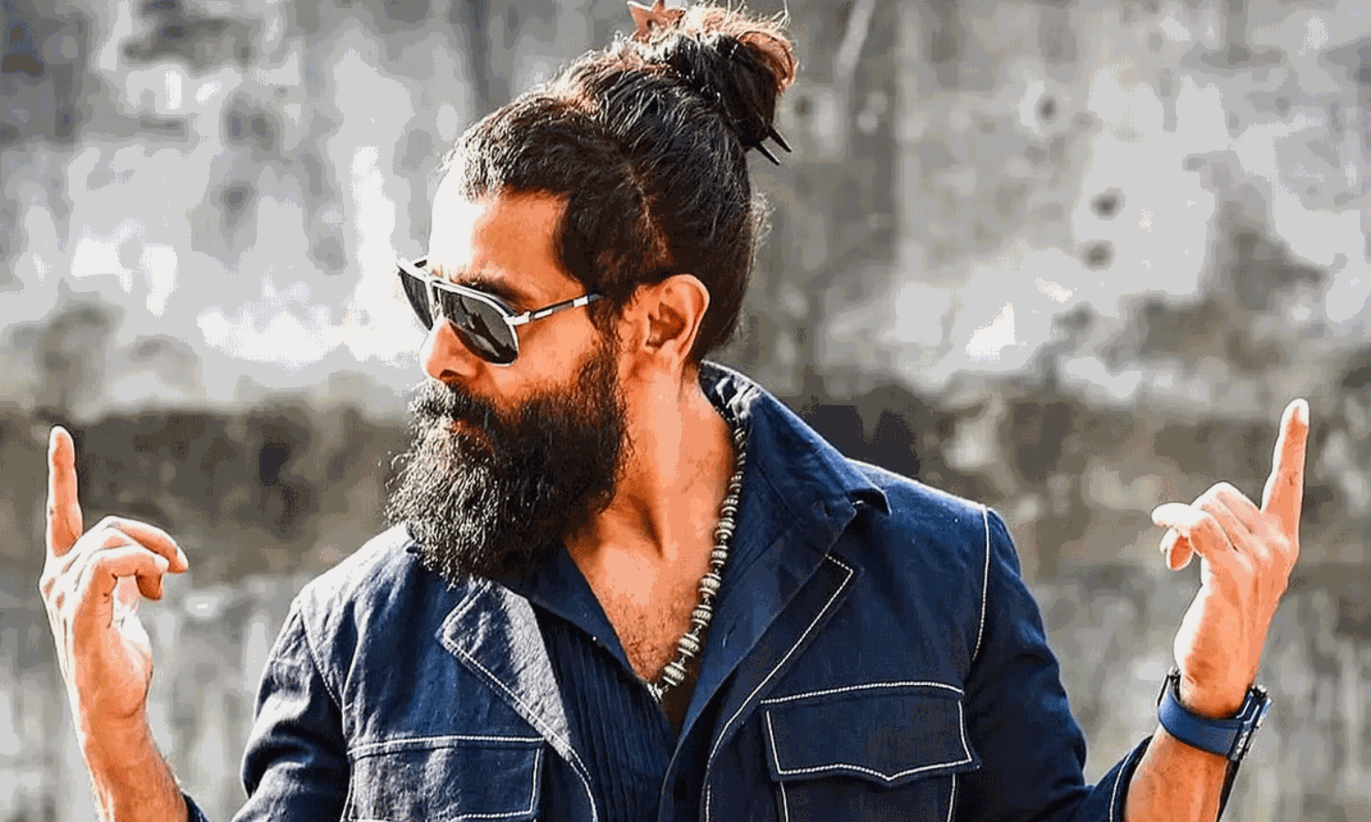 చియాన్ విక్రమ్ కెరీర్ డైలమా: ప్రయోగాలు సరిపోవు.. బ్లాక్‌బస్టర్ పడాల్సిందే!