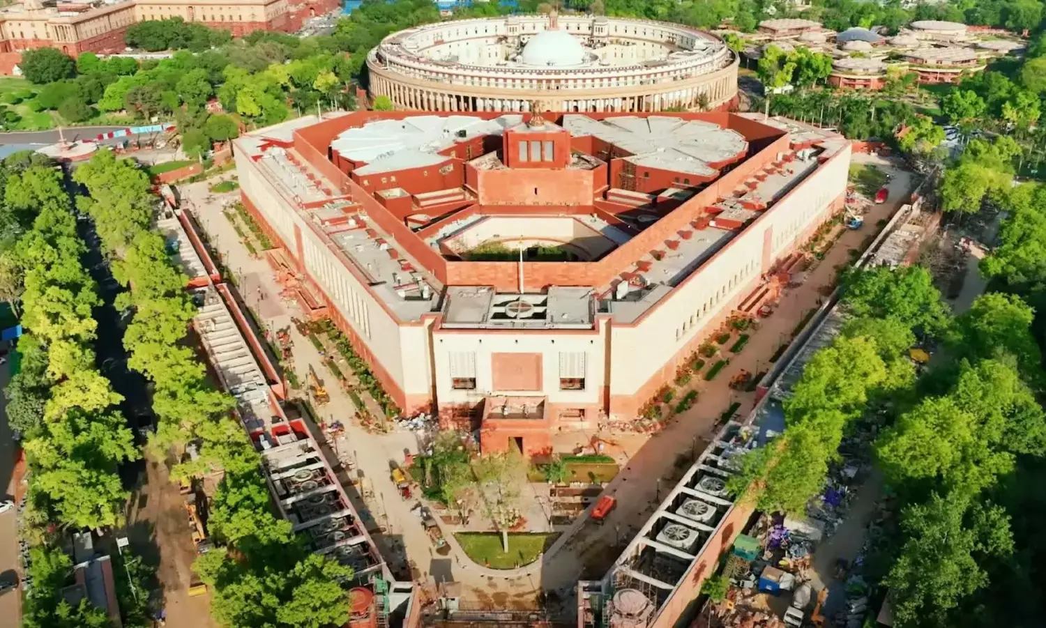 850కి లోక్ సభ సీట్లు.. మహిళా రిజర్వేషన్ బిల్లు.. కేంద్ర సంచలన అడుగులు 850కి లోక్ సభ సీట్లు.. మహిళా రిజర్వేషన్ బిల్లు.. కేంద్ర సంచలన అడుగులు