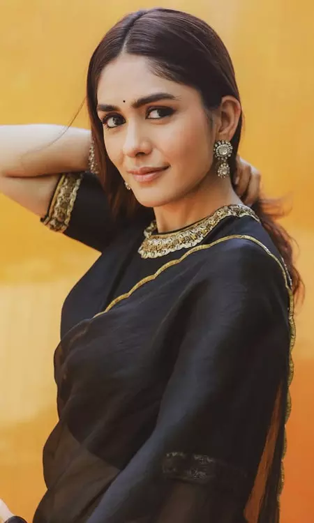 Timeless Beauty: Mrunal Thakur’s Black Saree Look Steals Hearts