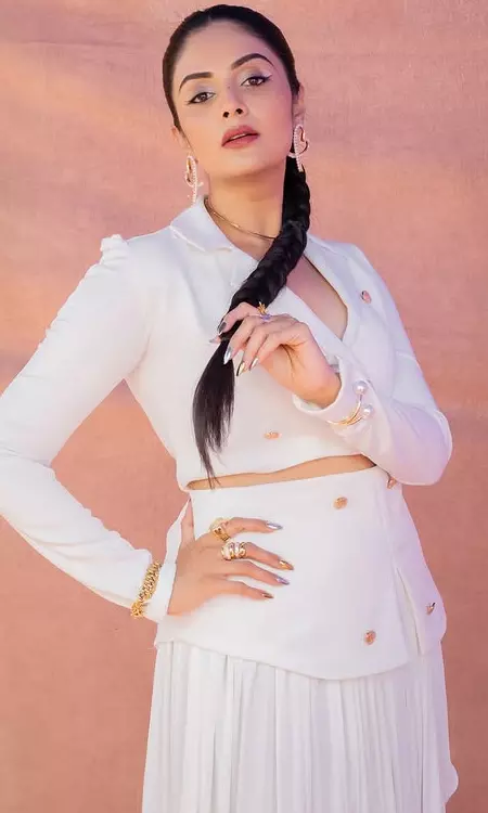 Sreemukhi’s Elegant Look Goes Viral