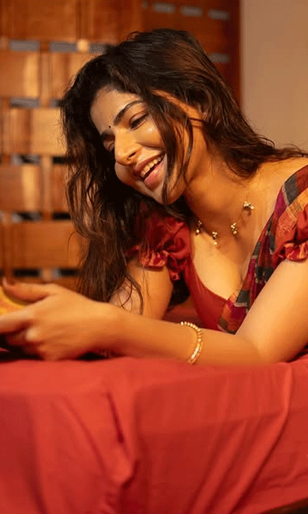 Iswarya Menon Glows in Festive Elegance for Puthandu Celebrations