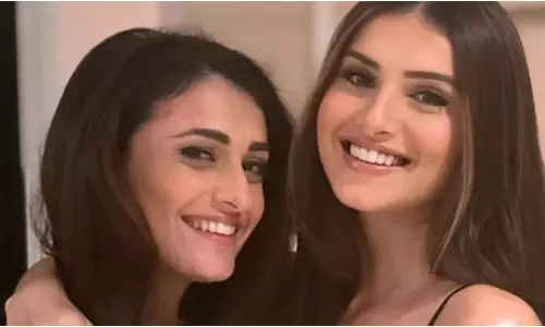 తారా సుతారియా ఒక‌రు కాదు ఇద్ద‌రు!