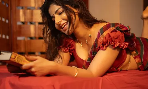 Iswarya Menon Glows in Festive Elegance for Puthandu Celebrations