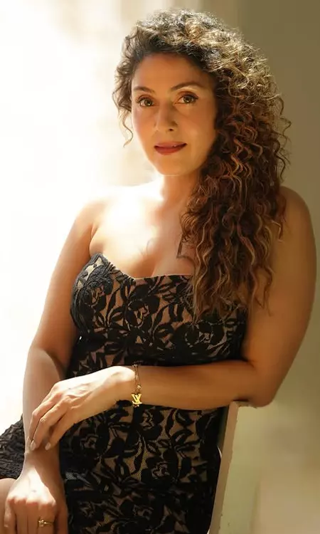 Manjari Fadnnis Stuns in Black Lace Elegance