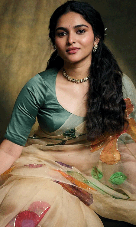 Kayadu Lohar Stuns in Elegant Beige Saree Photoshoot with Ethereal Beauty