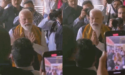 ప్రోటోకాల్ పక్కన పెట్టి పెళ్లి మండపంలోకి వెళ్లి ప్రధాని మోడీ ఆశీస్సులు