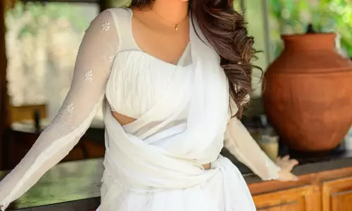 Kushitha Kallapus Chic Saree Look Wins Hearts