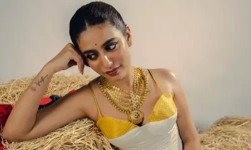 అందాలతో అలరిస్తున్న ప్రియా ప్రకాష్