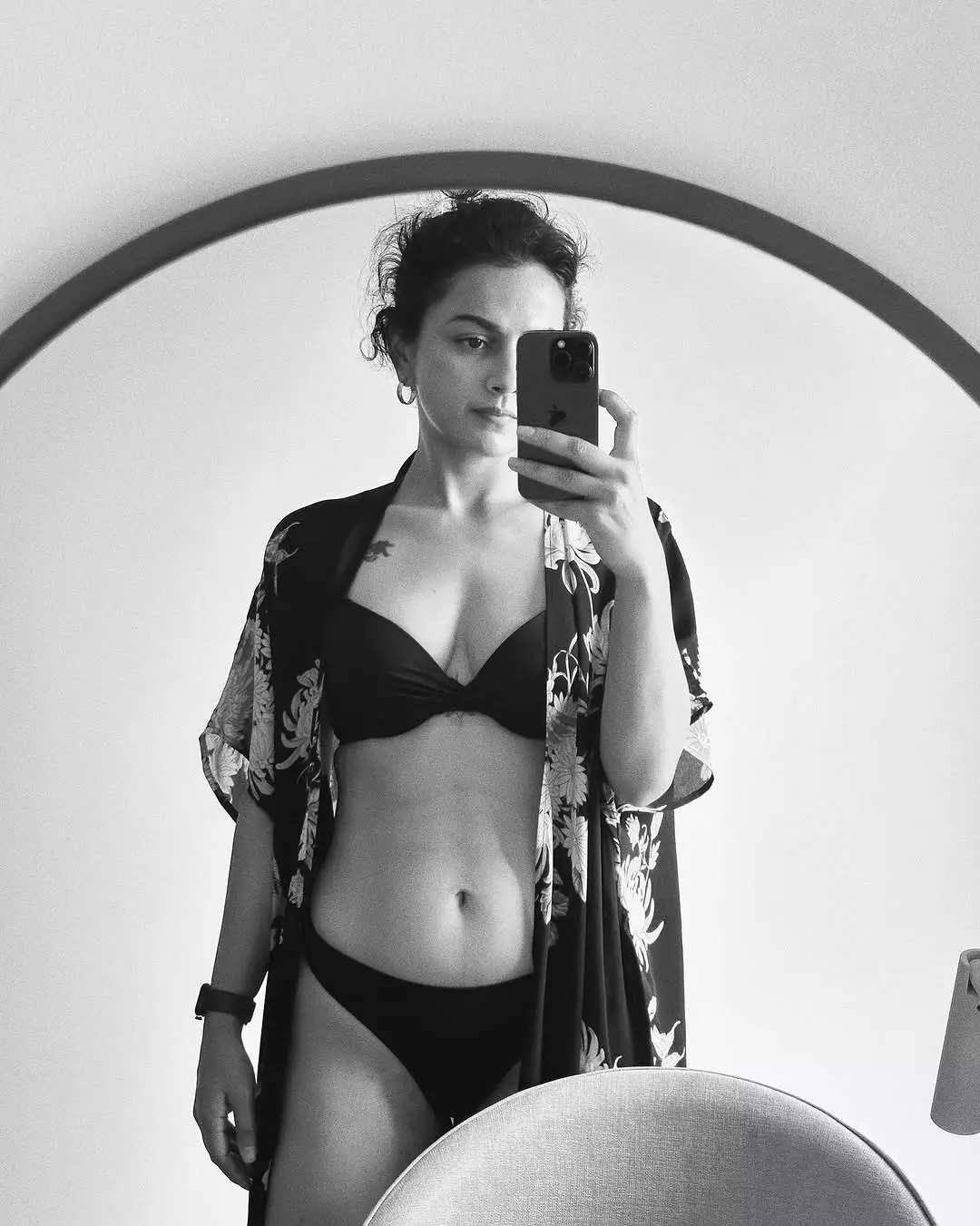 Shraddha Srinath Serves Bold Vibes in Striking Mirror Selfie Shraddha Srinath Serves Bold Vibes in Striking Mirror Selfie