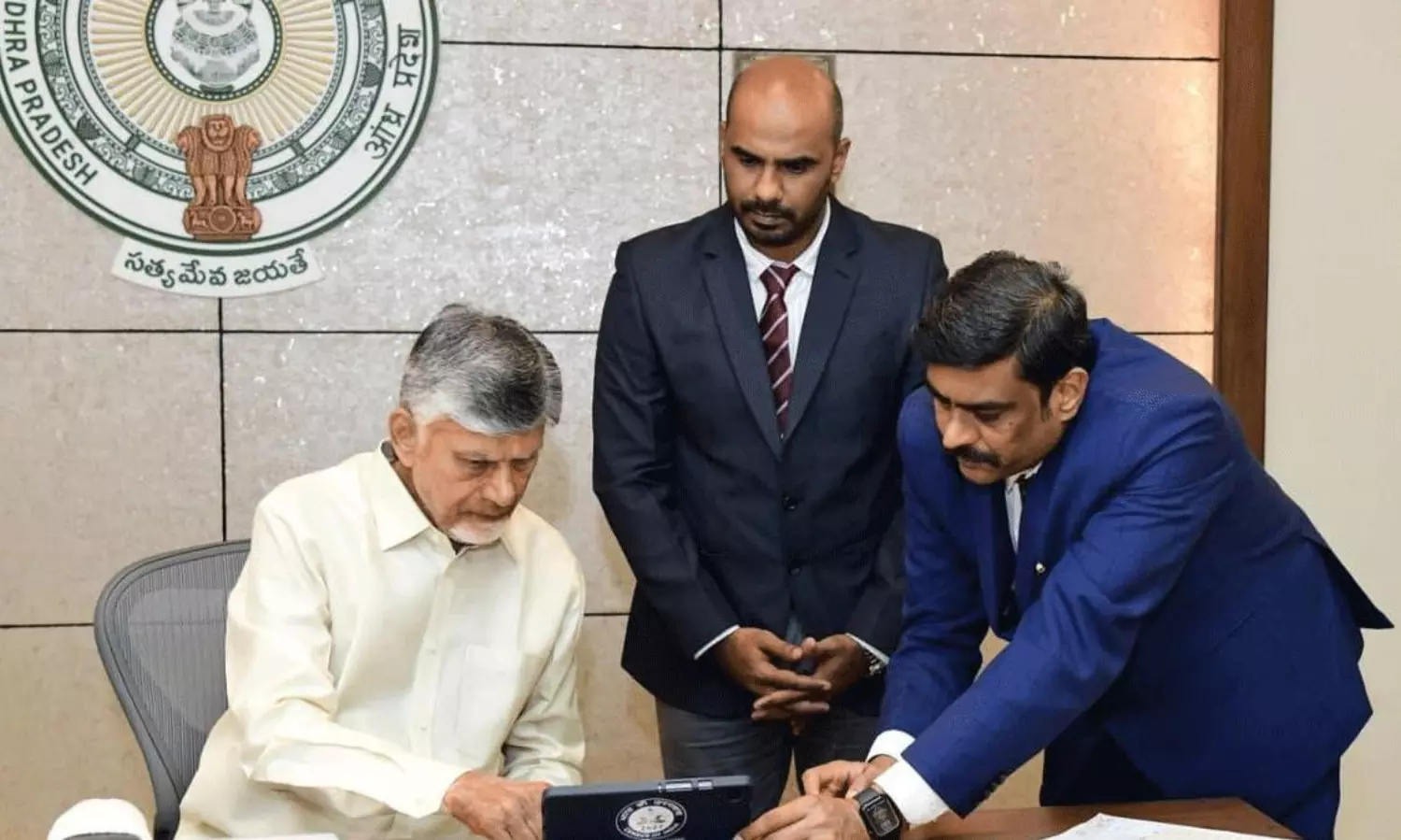 సెల్ఫ్ ఎన్యుమరేషన్ : ప్రశ్నలన్నిటికీ బాబు జవాబు సెల్ఫ్ ఎన్యుమరేషన్ : ప్రశ్నలన్నిటికీ బాబు జవాబు