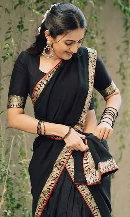 Niharika Konidela Stuns in Black Saree