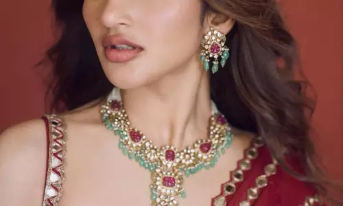 Sreeleelas Graceful Traditional Look Steals the Spotlight