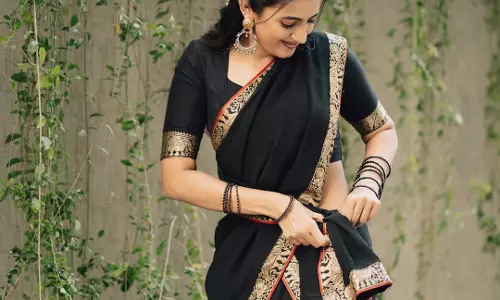 Niharika Konidela Stuns in Black Saree