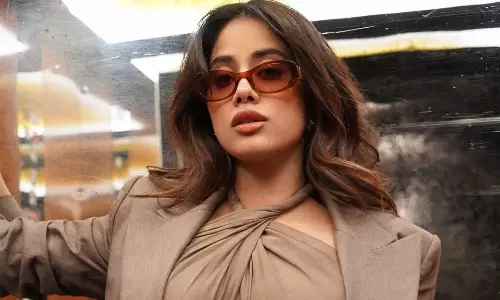 అందాలతో ఆకట్టుకుంటున్న జాన్వీ కపూర్