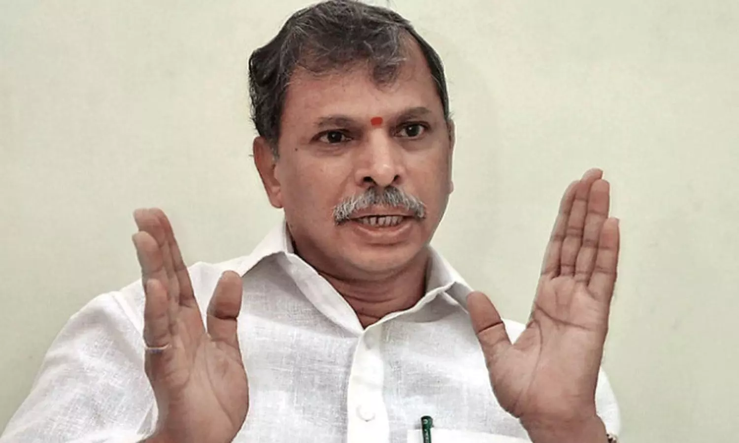 జగన్ సెల్ఫ్ గోల్స్...కాంగ్రెస్ సీనియర్ కఠిన విశ్లేషణ