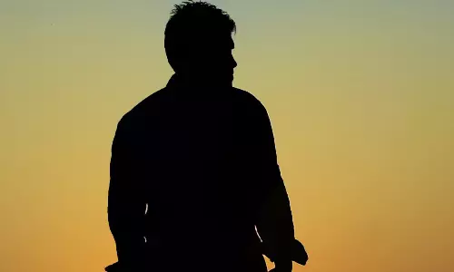 వ‌య‌సుకు, క్రేజ్‌కు మించి సినిమాలు చేస్తున్నాడా?