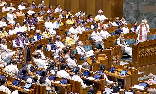 పార్లమెంట్ లో హైడ్రామా.. రాజ్యాంగ సవరణ బిల్లుపై వీడని సస్పెన్స్!