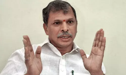 జగన్ సెల్ఫ్ గోల్స్...కాంగ్రెస్ సీనియర్ కఠిన విశ్లేషణ