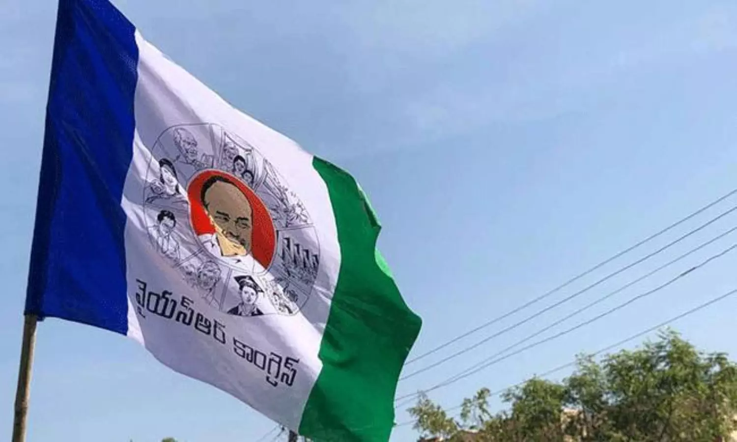 ఓపెన్ అయిపోతున్న వైసీపీ...కాంగ్రెస్ క్యాష్ చేసుకోలేదా ?