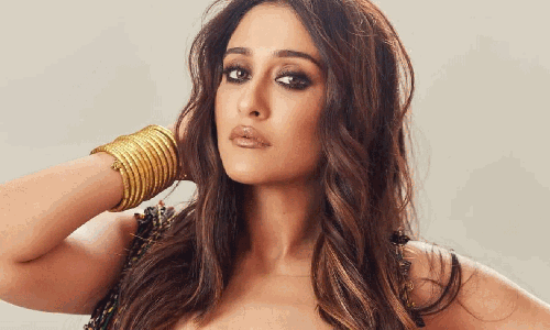 రెజీనా చెబుతున్న ల‌వ్ థియేరీ!