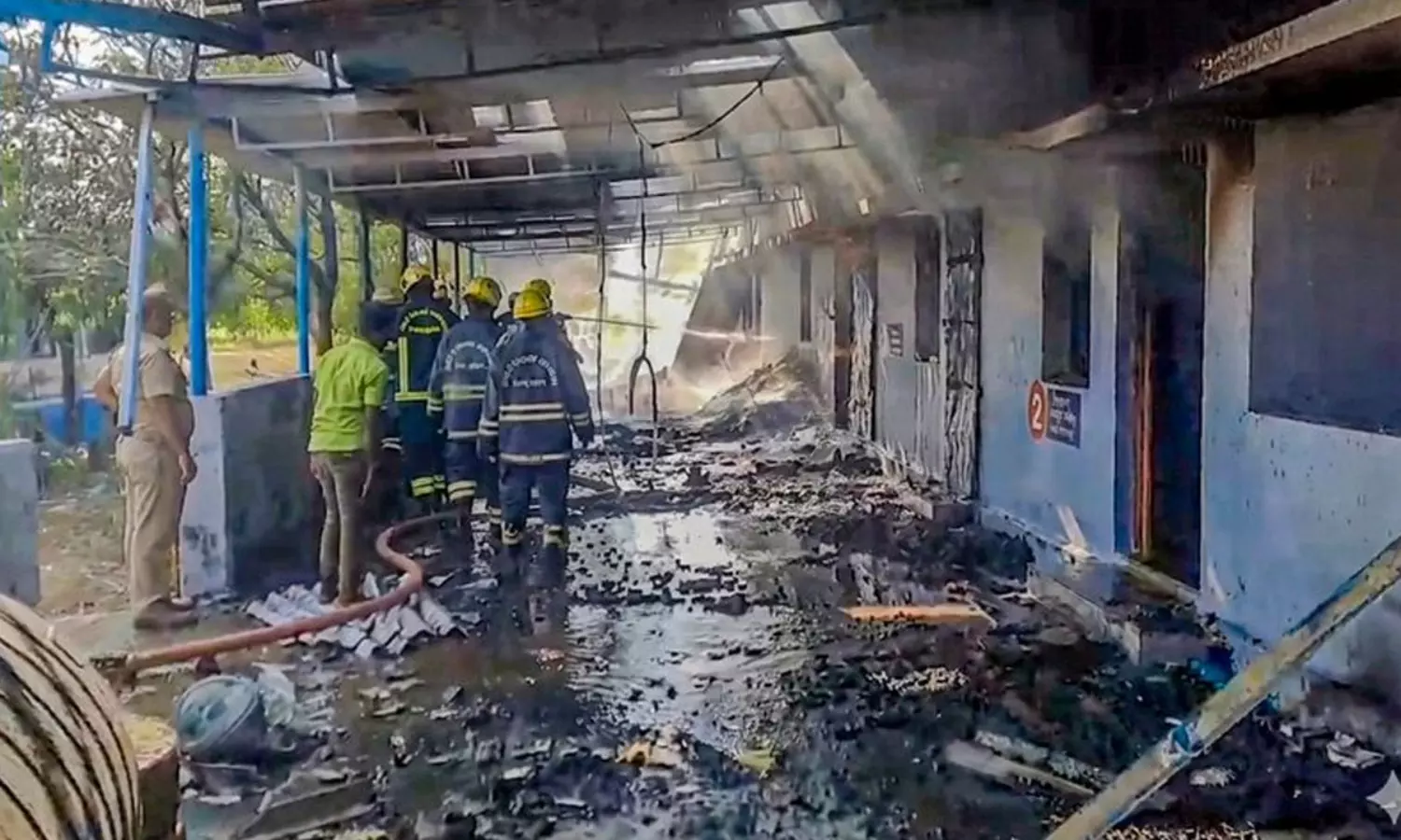 ఎన్నిక‌ల వేళ త‌మిళ‌నాట ఘోరం: 20 మంది మృతి