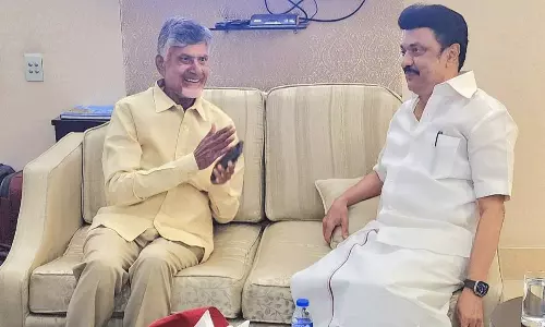 స్టాలిన్ ని ఢీ కొడుతున్న బాబు